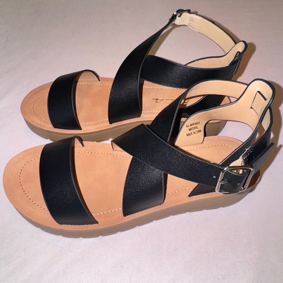 Platform Sandals - Picture 2 of 4